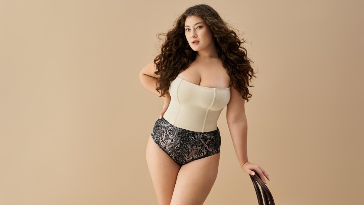 Ensemble de lingerie féminine pour femmes rondes avec coupe flatteuse et matière douce.